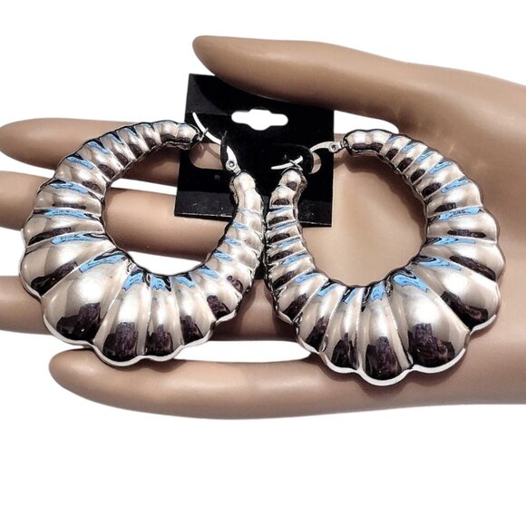 2 1/4 Inch Scalloped Shrimp Hoop Pierced Post Earrings Silver Plated Rib Lined - Picture 1 of 9
